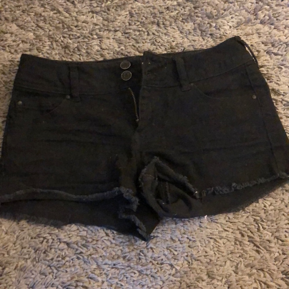 Black short jean shorts